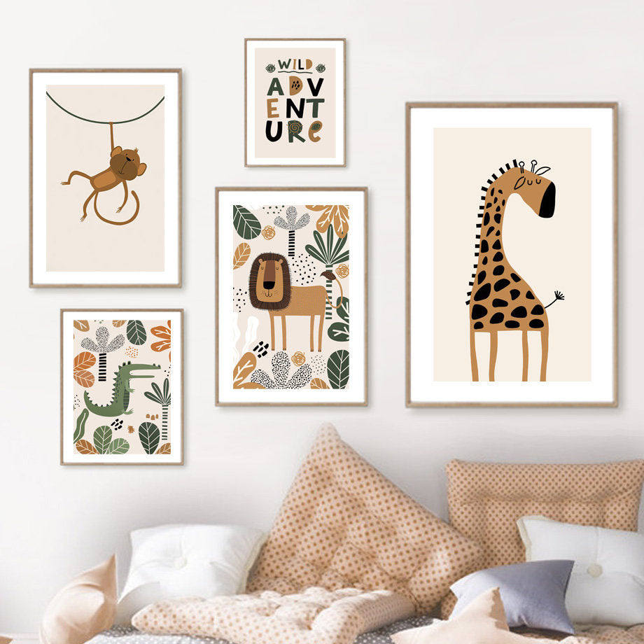 Poster Safari Abenteuer Löwe Giraffe I Kinderzimmer Wandbilder I Spielzimmer Dekoration I Wand Deko Print I ohne Rahmen