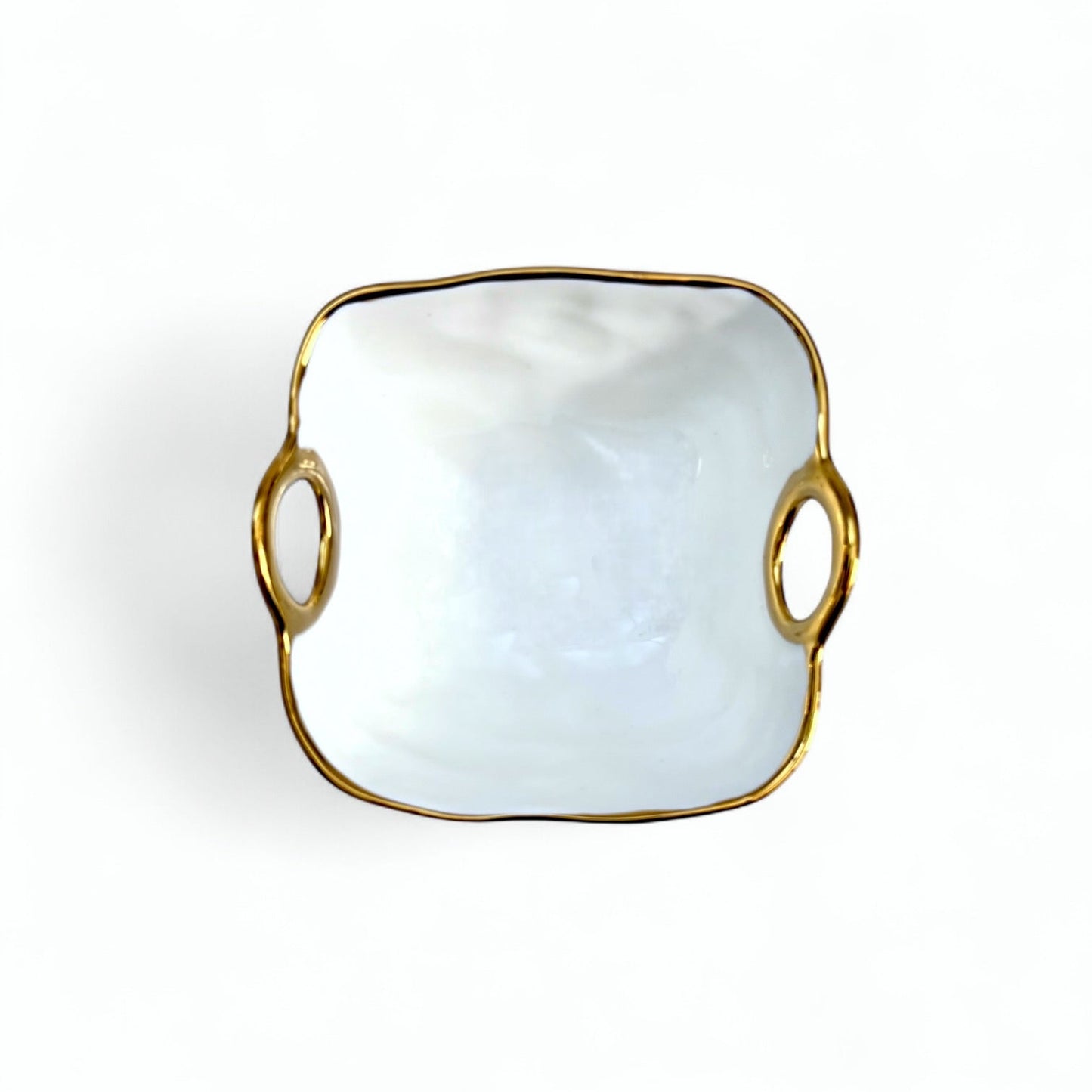 Klara Skål – Vågigt Porslin med Elegant Guldkant