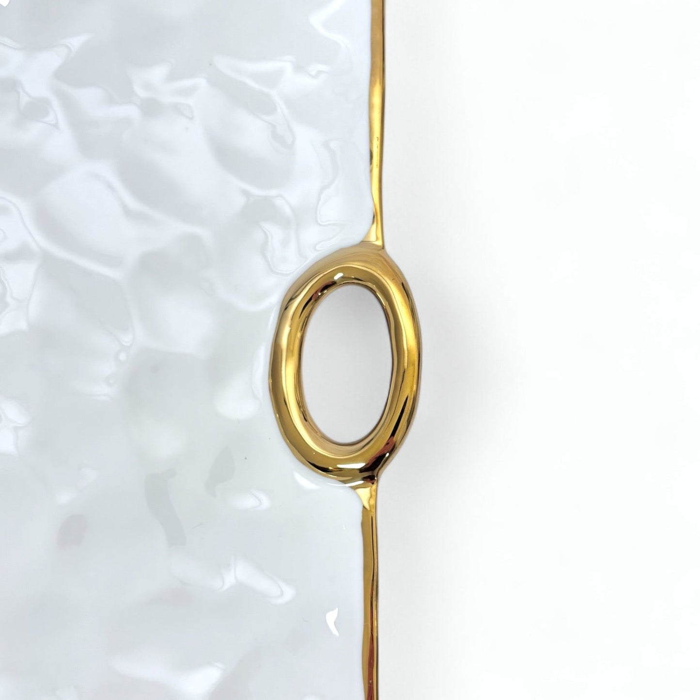 Klara Tallrik – Porslin med Elegant Guldkant (3 Storlekar)